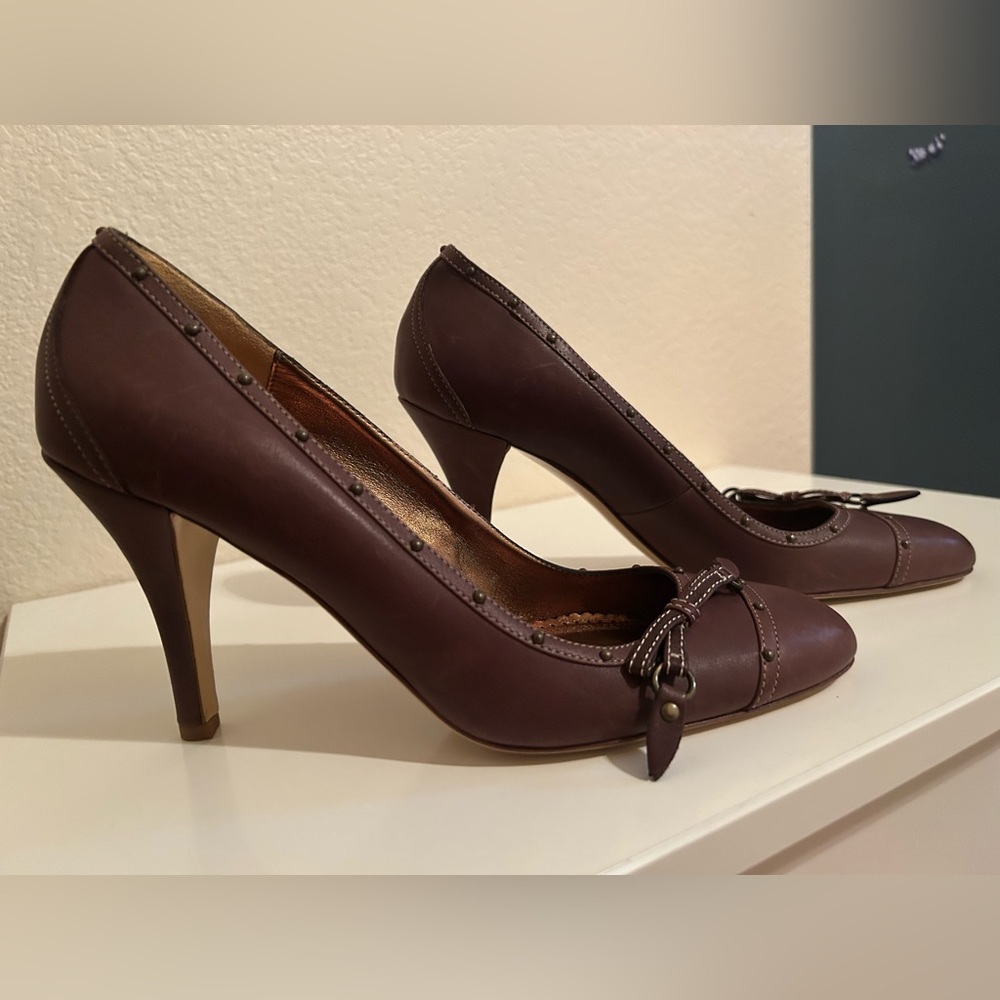 J Crew Brown Italian Leather Pumps US 8 Studs And Bow Accents New Without Box